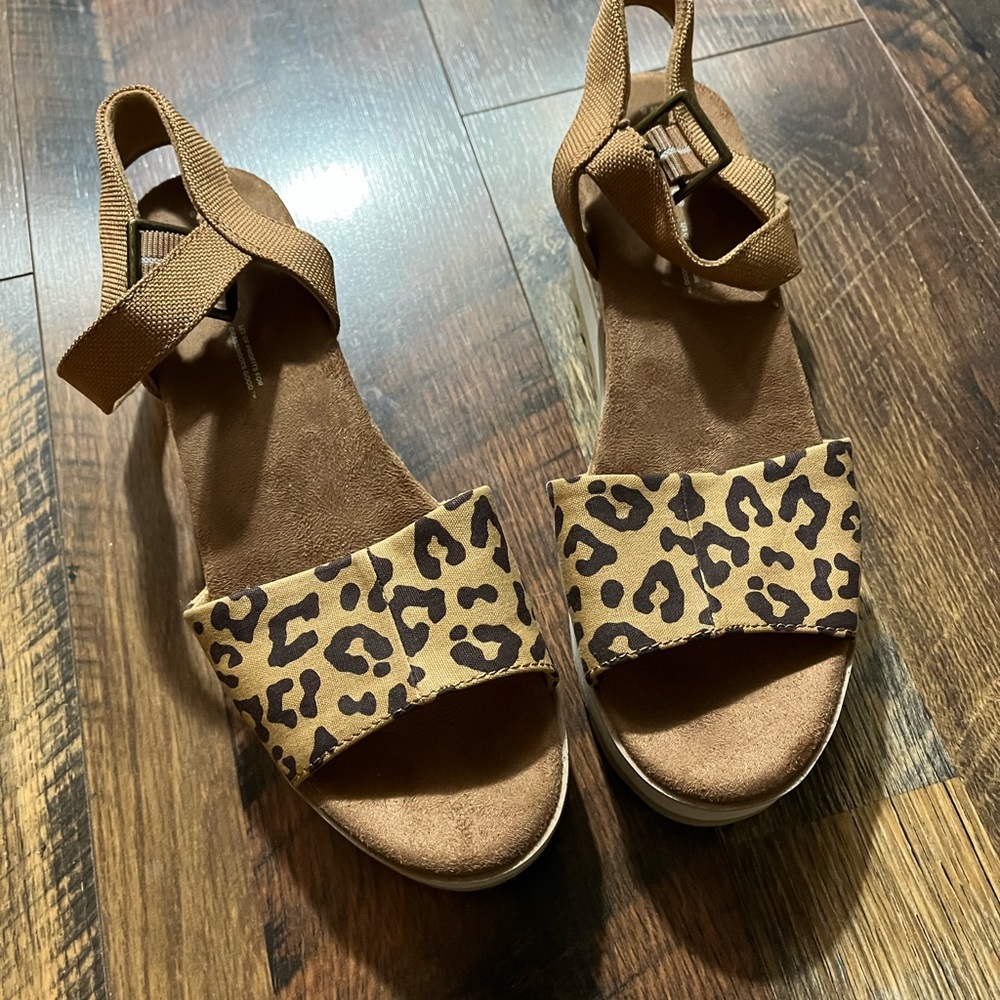 Toms Brown Leopard Sandals